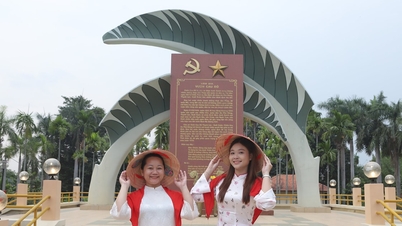 Een nieuwe manier om 30 april te vieren: Generatie Z stroomt massaal naar de Red Areca Palm Garden om "foto's te maken en geschiedenis te leren".