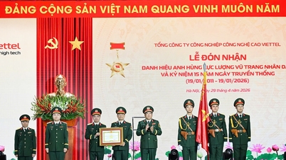 Viettel High Tech menerima gelar Pahlawan Angkatan Bersenjata Rakyat.