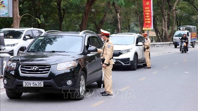 Polisi lalu lintas Hanoi bertugas 24/7 untuk memastikan kelancaran arus lalu lintas selama libur tanggal 30 April - 1 Mei.