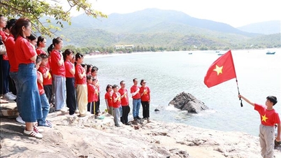 Journey to historical sites: Cultivating ideals for the younger generation.