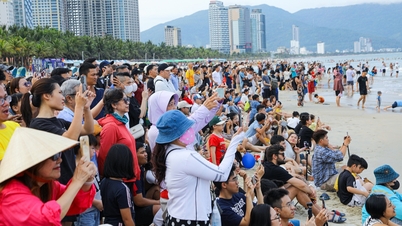 Da Nang bans vehicles and parking on many central streets to facilitate events during the April 30th holiday.