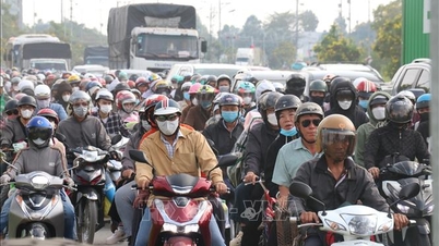 Orang ramai dari wilayah Delta Mekong berpusu-pusu pulang ke kampung halaman mereka untuk bercuti, menyebabkan lonjakan kesesakan lalu lintas.