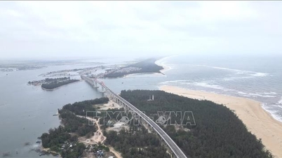 Hue opent de verbinding voor het verkeer via het viaduct over de haven van Thuan An.