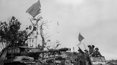 Kemenangan Besar Musim Bunga 1975 - Asas sejarah untuk perjalanan pembangunan.