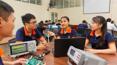 15 STEM alanındaki öğrencilere aylık 5,5 milyon VND'ye kadar burs sağlanması yönünde teklifler hazırlanıyor.