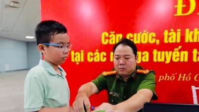 Policía de Ciudad Ho Chi Minh: 59 puntos de atención estarán operativos durante todo el feriado para expedir tarjetas de identificación a los estudiantes que se gradúan.