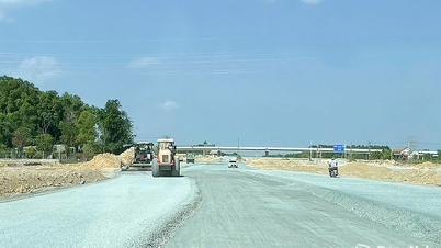 Mange viktige prosjekter i Dong Nai fortsatte byggingen gjennom ferien 30. april og 1. mai.