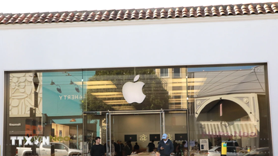Apple CEO'su, liderlik geçişi öncesinde rekor gelir elde ettiklerini övünerek açıkladı.