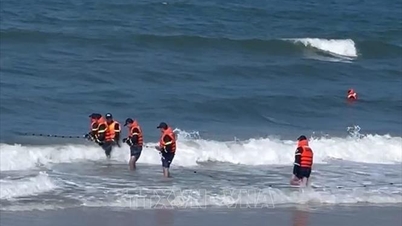 Es wird empfohlen, die Vorschriften zum Schutz beim Schwimmen im Meer einzuhalten.
