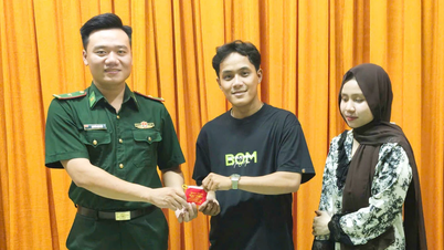Gli agenti della guardia di frontiera di Giang hanno rinvenuto 3 tael d'oro, hanno dato un annuncio tramite altoparlante e sono alla ricerca del proprietario per restituirlo.