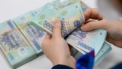 Formel for beregning av lønn og godtgjørelser for tjenestemenn og offentlig ansatte når grunnlønnen øker til 2,53 millioner VND fra 1. juli.