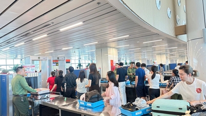 El aeropuerto de Tan Son Nhat recibió a más de 112.000 pasajeros en el día de mayor afluencia, el 2 de mayo.