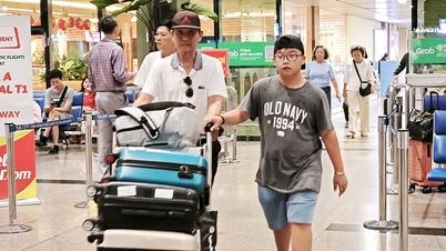 乗客はピーク時を避けるため、早めに帰宅しようと急いでいるが、航空会社は依然としてコスト面で頭を悩ませている。