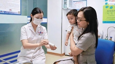 Seasonal flu arrives early, warning of severe cases in patients with underlying conditions.