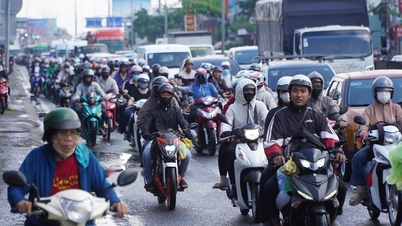 İnsanlar Ho Chi Minh şehrine akın ediyor ve bu durum batı girişinde yoğunluğa neden oluyor.