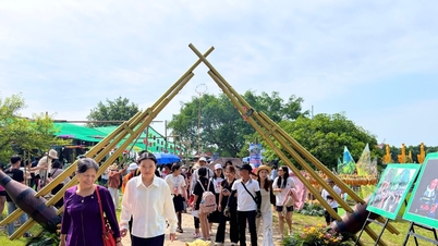 O piață vibrantă din nord-vestul Vietnamului, în inima capitalei.