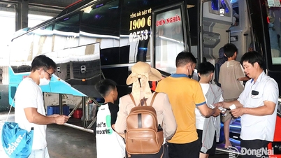 Dört günlük tatil boyunca otobüs ve tren istasyonlarındaki yolcu trafiği istikrarlı kaldı.