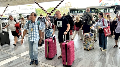 A légitársaságok hatalmas profitot realizálnak az április 30-i és május 1-jei ünnepek alatt a nemzetközi turistáknak köszönhetően.