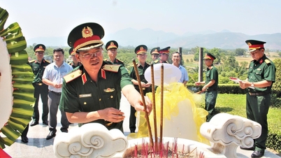 Region Wojskowy 5 oferuje kadzidło w miejscach historycznych w Quang Ngai.