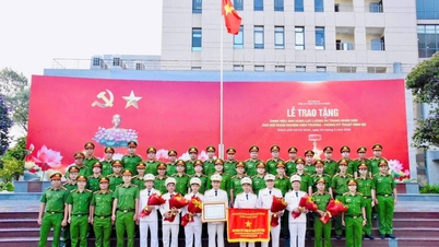 Dos unidades policiales de Ciudad Ho Chi Minh fueron galardonadas con el título de Héroes.