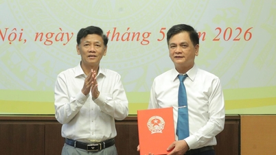 สภาแห่งชาติเสนอญัตติของคณะกรรมการประจำสภาแห่งชาติว่าด้วยเรื่องบุคลากร