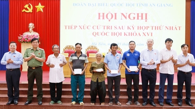 Đoàn Đại biểu Quốc hội đơn vị số 5 tiếp xúc cử tri tại phường Hà Tiên