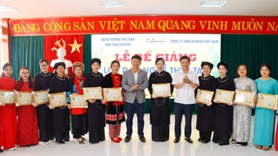 Majlis penutupan kursus latihan vokasional sulaman tangan di Wad Bac Kan.