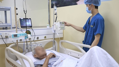 Σώζοντας έναν 77χρονο άνδρα σε κρίσιμη κατάσταση μετά από καρδιακή προσβολή.