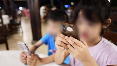 Kinderen 'verdrinken' in sociale media: geven ouders het op of voelen ze zich machteloos?