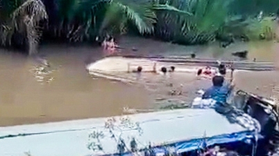 Ca Mau examine le trafic fluvial après le chavirage d'un bateau touristique.