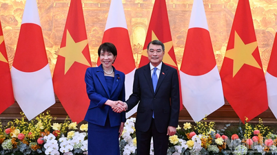 [Foto] Premiér Le Minh Hung předsedá uvítacímu ceremoniálu japonského premiéra Takaičiho Sanaea