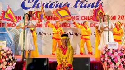 Hoa Binh återupplivar kulturlivet med "ljusen på"-modellen.
