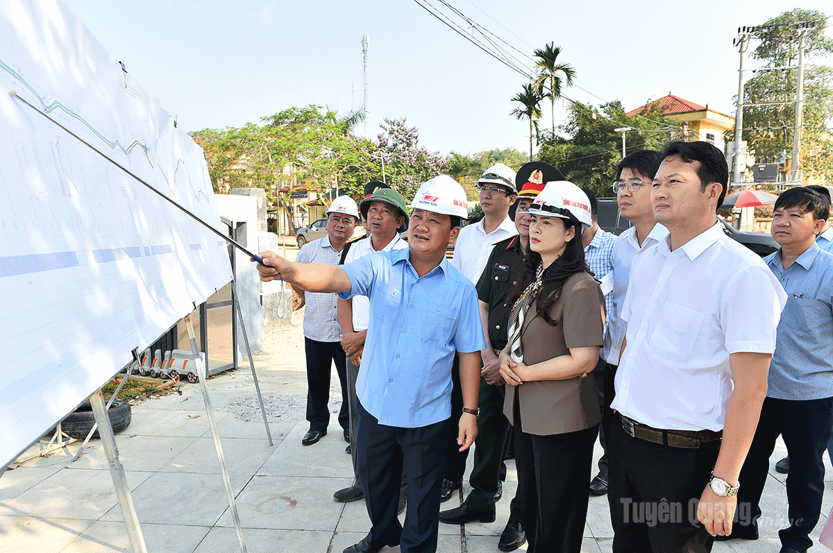 Bí thư Tỉnh ủy Hầu A Lềnh kiểm tra tiến độ tuyến đường Tân Trào – Trung Yên