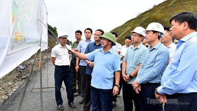 Secretarul provincial al partidului, Hau A Leng, inspectează progresul lucrărilor de construire a autostrăzii expres Tuyen Quang - Ha Giang.