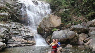 ទឹកជ្រោះសូត្រ – ខ្សែបូសូត្រពណ៌សកម្ពស់ 300 ម៉ែត្រស្ថិតនៅចំកណ្តាលជួរភ្នំទ្រួងសឺន។