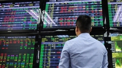 Mercato azionario, 28 maggio: forti vendite di titoli bancari e finanziari, l'indice VN-Index continua a scendere di quasi 11 punti.