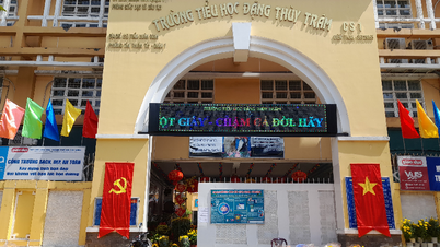 Cidade de Ho Chi Minh: 23 alunos do ensino fundamental e 2 cuidadores foram hospitalizados com suspeita de intoxicação alimentar.