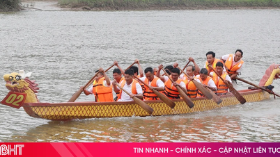 Sôi nổi đua thuyền trên sông Ngàn Phố