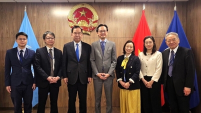 L'ambassadeur Do Hung Viet reçoit le président du Parti communiste japonais.