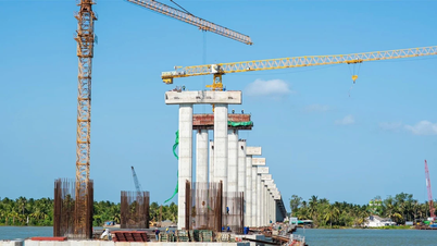 Construction of Dai Ngai 1 bridge connecting Vinh Long and Can Tho is being accelerated.
