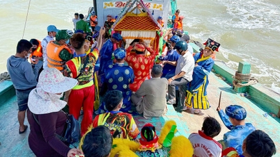 Il vivace festival di Nghinh Ong Ganh Hao