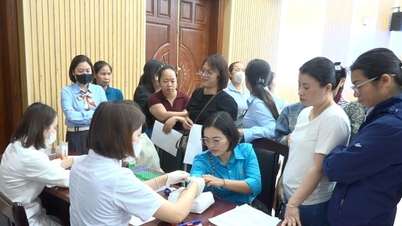 El sindicato de la comuna de Thanh Oai se dedica activamente a velar por los derechos de los trabajadores y a protegerlos.