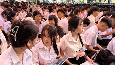 Universitas Teknologi Informasi mengumumkan rencana kenaikan biaya kuliahnya.