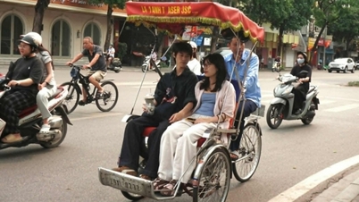 Sykkelsykler «fengsler» internasjonale turister i hjertet av Hanoi.