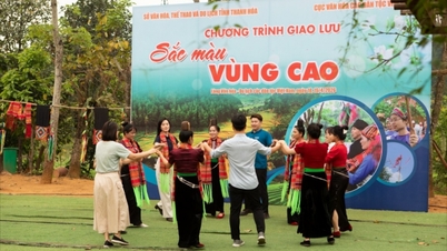 Um animado evento "Ponto de Encontro nas Terras Altas" na Vila Cultural e Turística dos Grupos Étnicos do Vietnã durante o feriado de 30 de abril a 1º de maio.