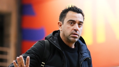 Xavi, Fabregas và Xabi Alonso tranh ghế HLV trưởng Chelsea
