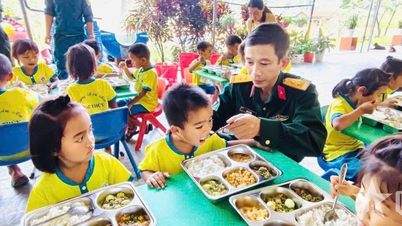 Hidangan kanak-kanak itu: "Nasinya sedap, Pak Cik! Terima kasih, askar!"