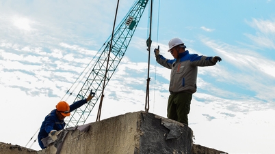 200 công nhân 3 ca 'chạy đua' tiến độ cầu vượt sông Thái Bình