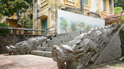 The steps leading to the Kính Thiên Palace and 3 national treasures at Thăng Long Imperial Citadel.