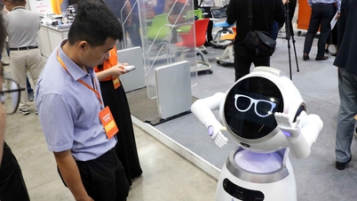 Mini tatbikatlar, robotlar ve yeni teknoloji dersleri izleyicilerin ilgisini çekiyor.
